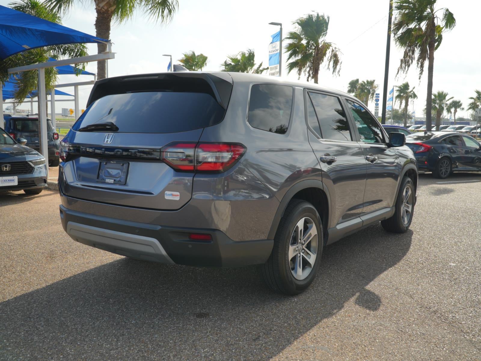 2024 Honda Pilot EX-L w/Rear Captain's Chairs
