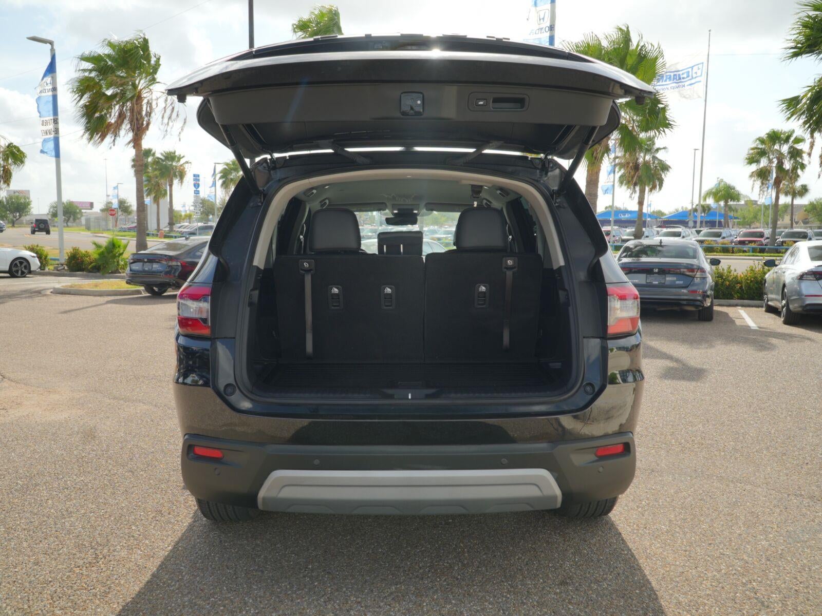 2023 Honda Pilot EX-L w/Rear Captain's Chairs