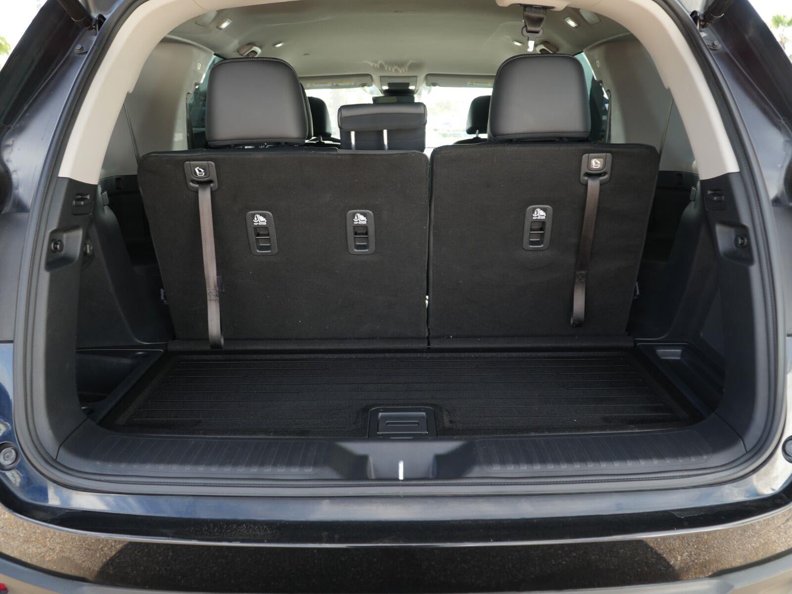 2023 Honda Pilot EX-L w/Rear Captain's Chairs
