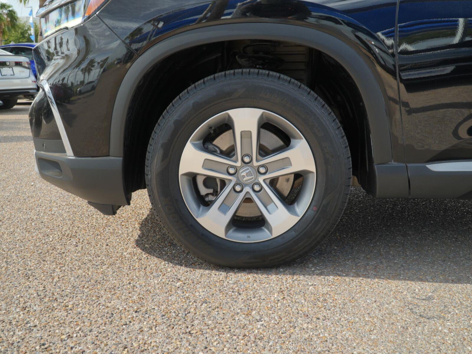 2023 Honda Pilot EX-L w/Rear Captain's Chairs
