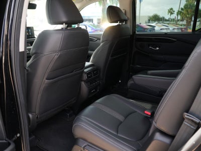 2023 Honda Pilot EX-L w/Rear Captain's Chairs
