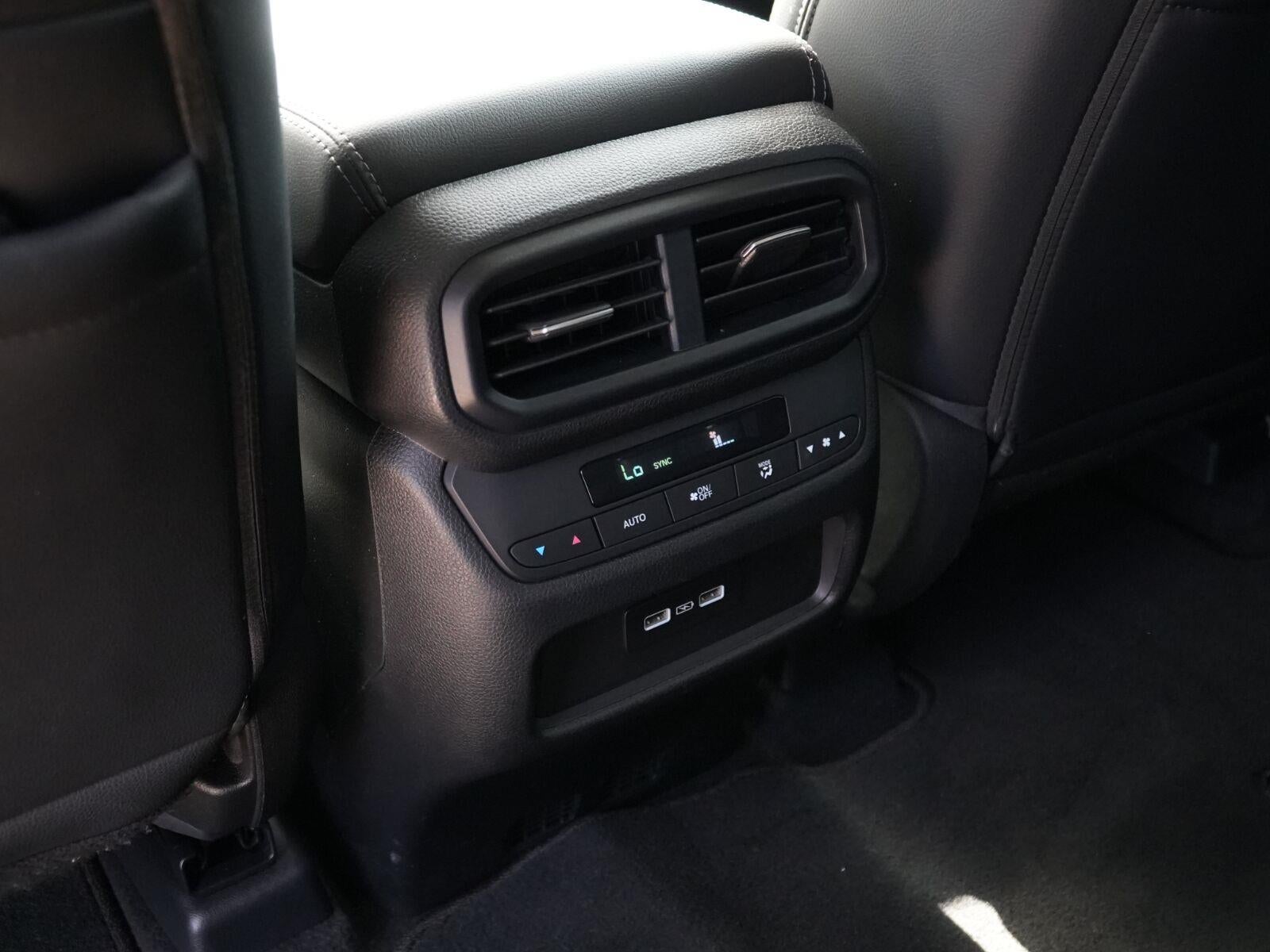 2023 Honda Pilot EX-L w/Rear Captain's Chairs