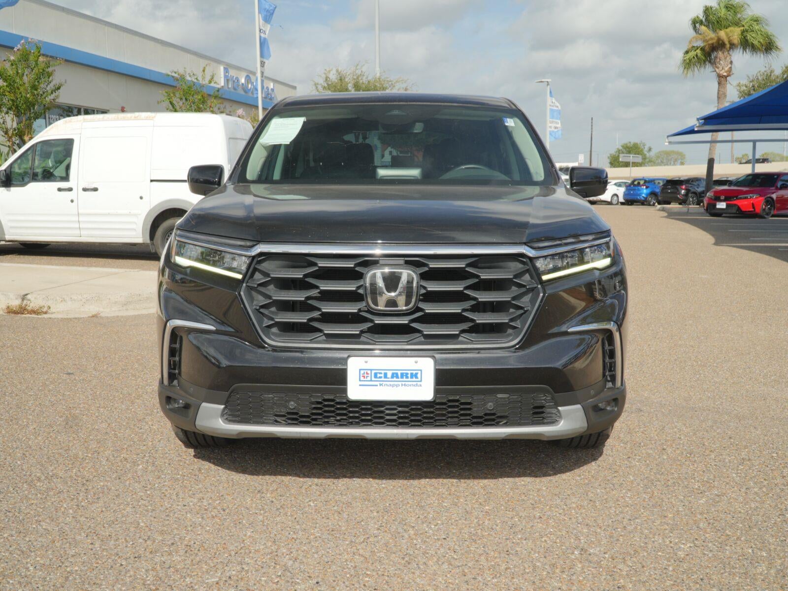 2023 Honda Pilot EX-L w/Rear Captain's Chairs