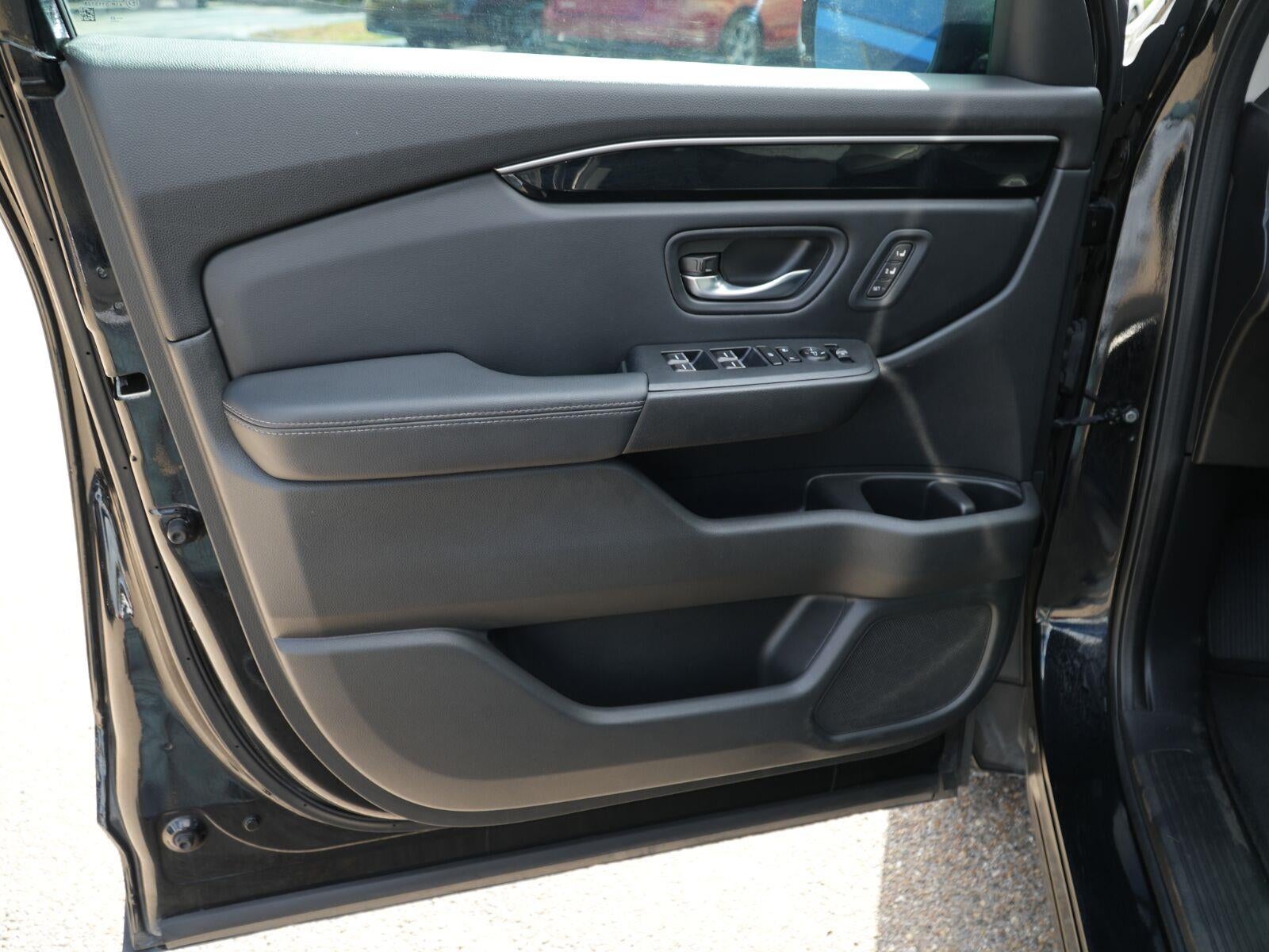2023 Honda Pilot EX-L w/Rear Captain's Chairs
