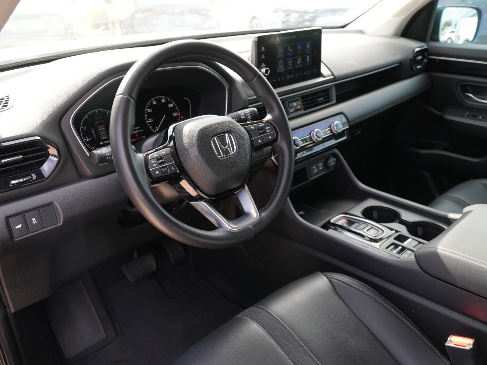 2023 Honda Pilot EX-L w/Rear Captain's Chairs