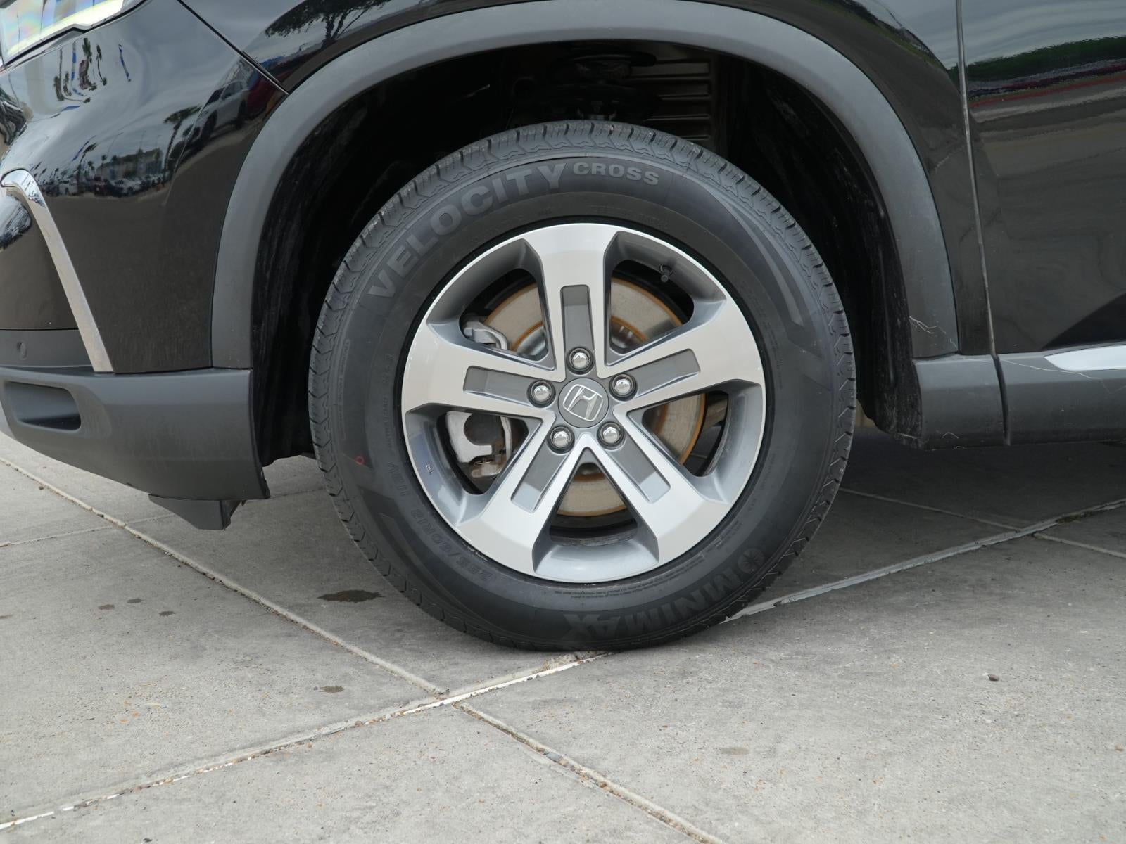 2023 Honda Pilot EX-L w/Rear Captain's Chairs