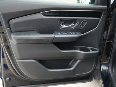 2023 Honda Pilot EX-L w/Rear Captain's Chairs