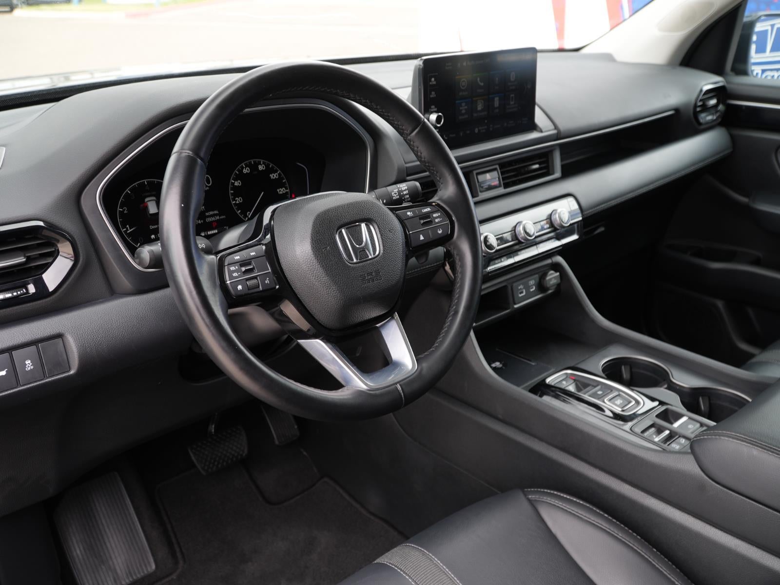 2023 Honda Pilot EX-L w/Rear Captain's Chairs
