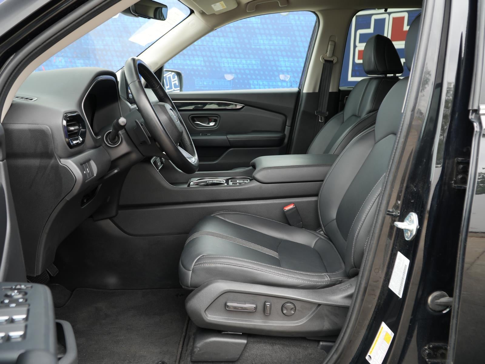 2023 Honda Pilot EX-L w/Rear Captain's Chairs