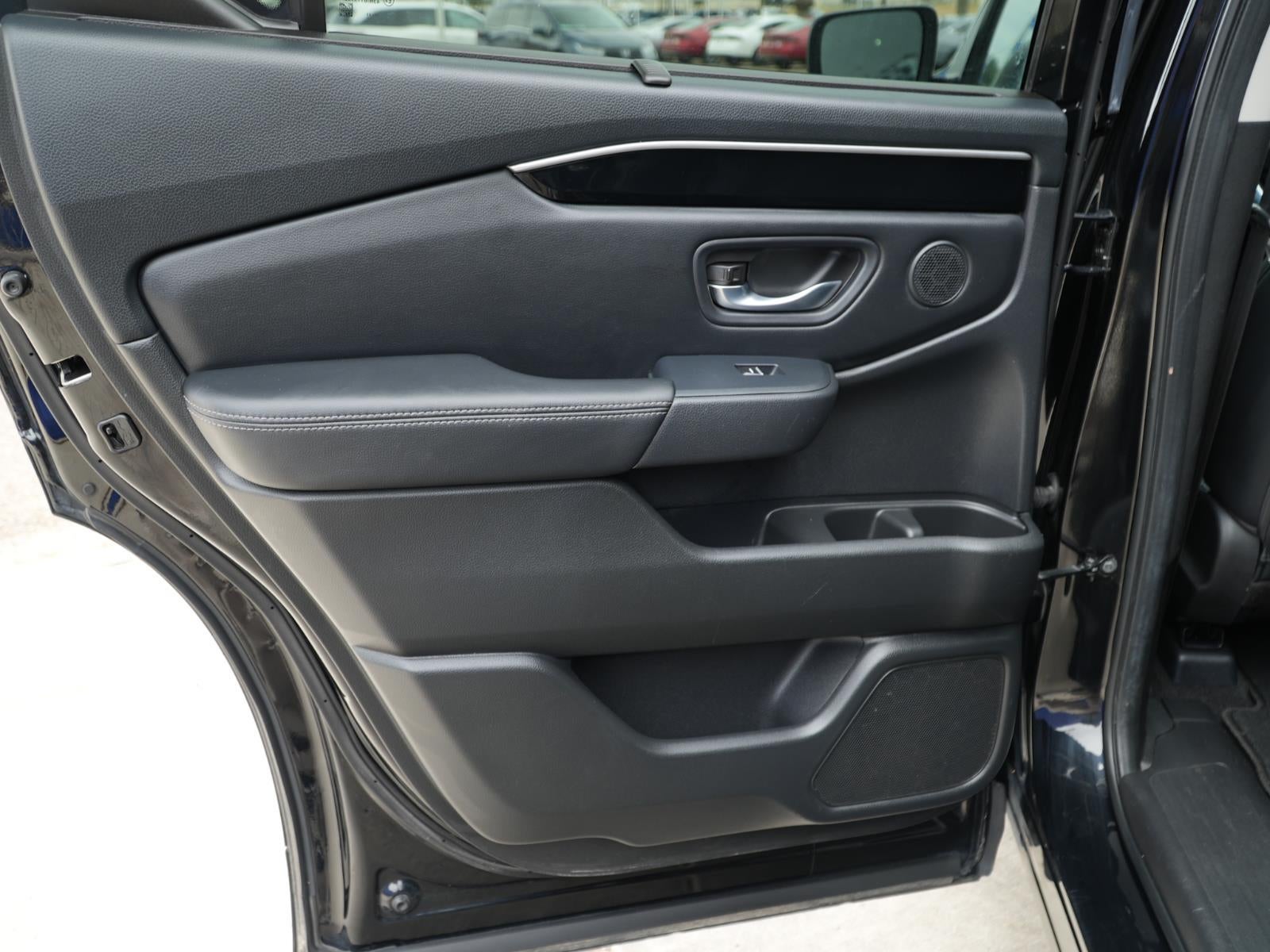 2023 Honda Pilot EX-L w/Rear Captain's Chairs
