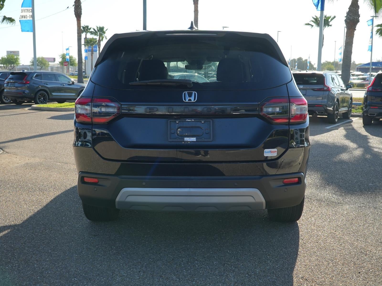 2023 Honda Pilot EX-L w/Rear Captain's Chairs