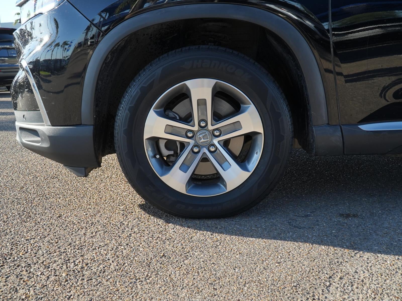 2023 Honda Pilot EX-L w/Rear Captain's Chairs