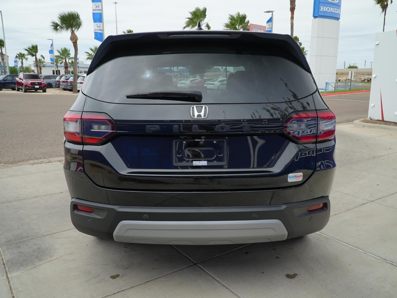 2023 Honda Pilot EX-L w/Rear Captain's Chairs