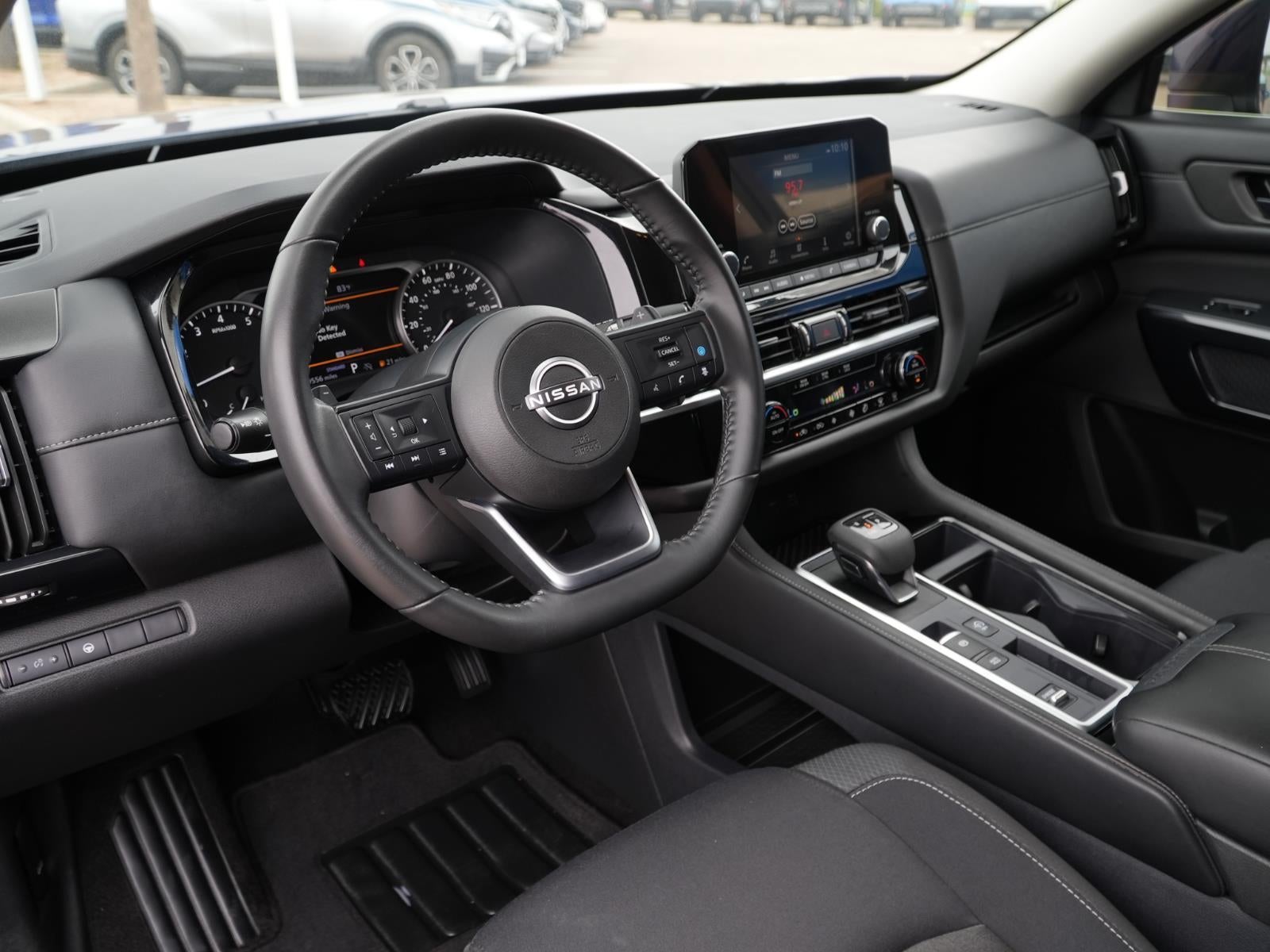 2024 Nissan Pathfinder SV