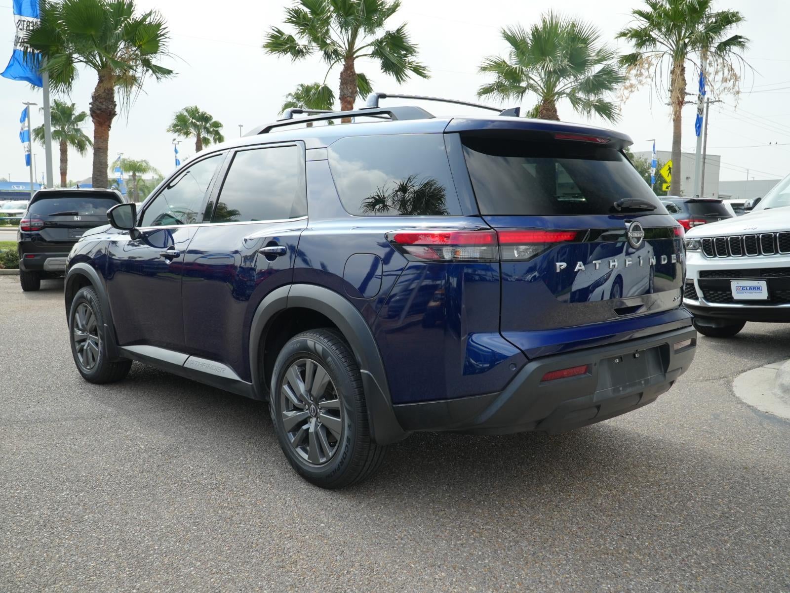 2024 Nissan Pathfinder SV