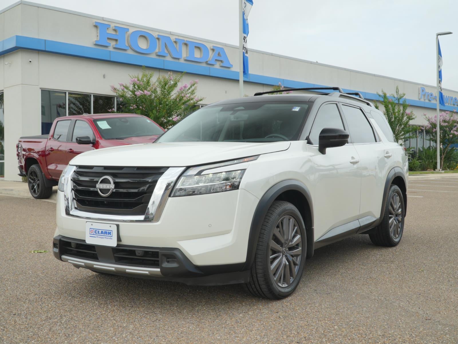 2023 Nissan Pathfinder SL