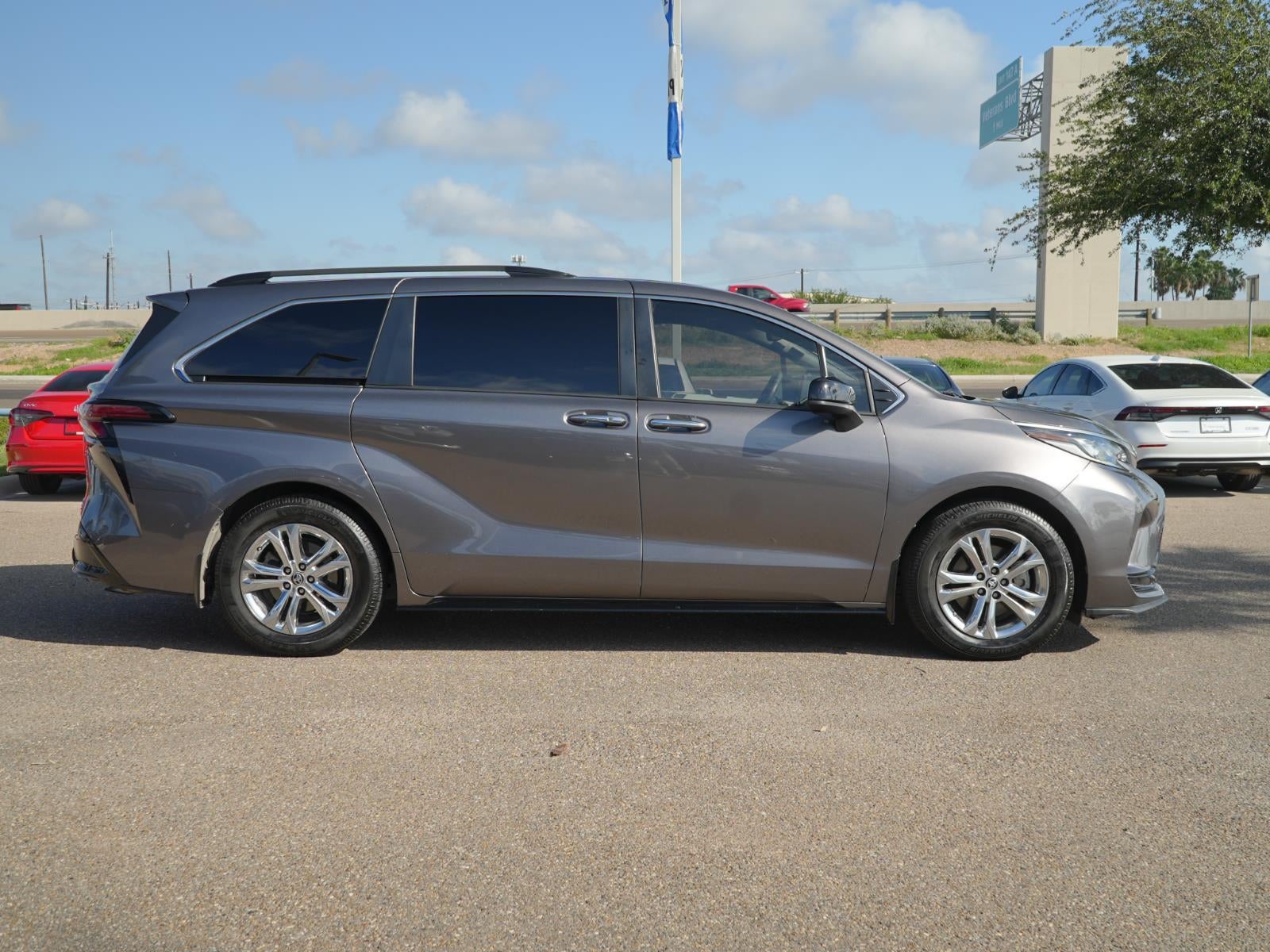 2022 Toyota Sienna XSE