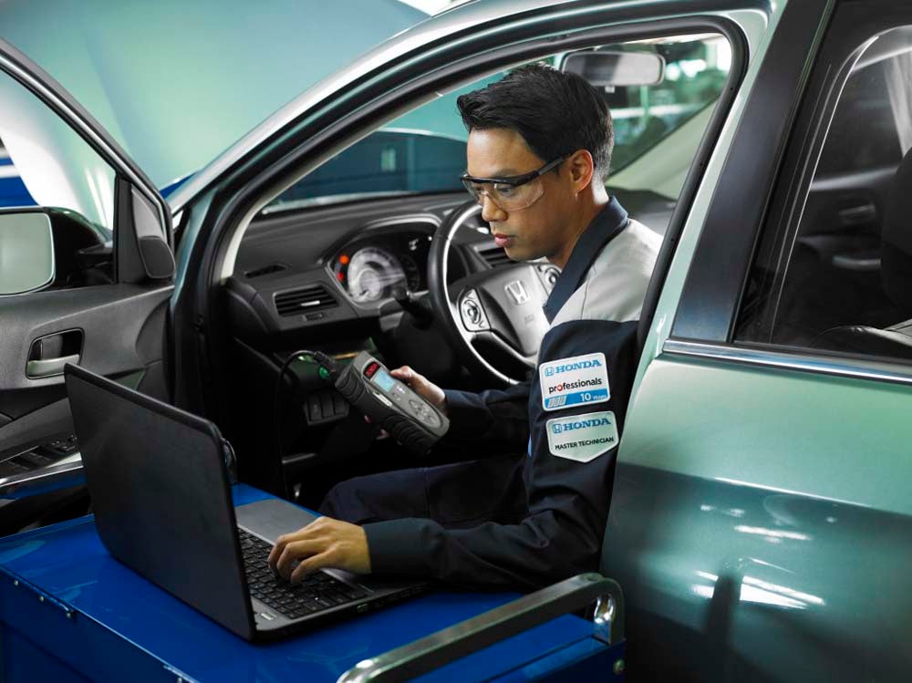 Honda service fixing a recall
